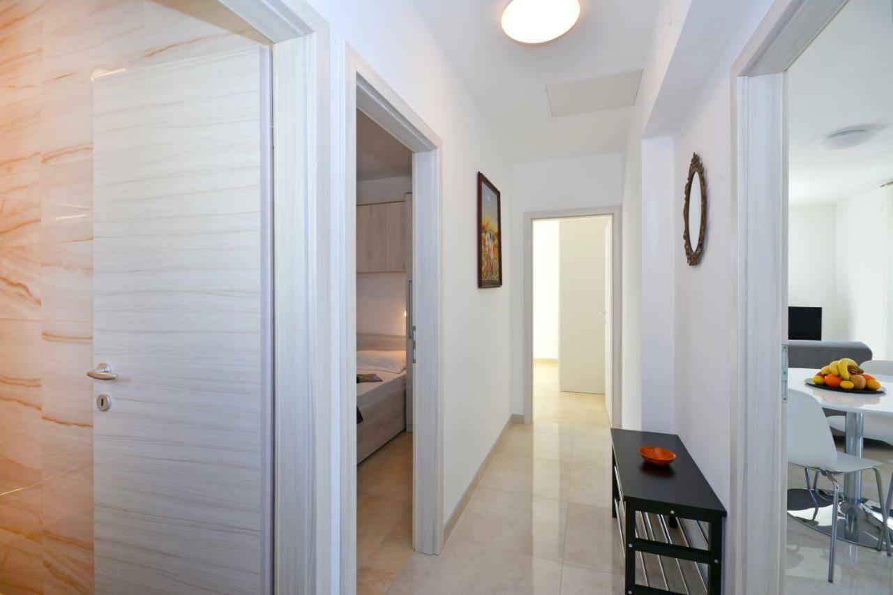 Apartment Reljic Seget Vranjica Buitenkant foto