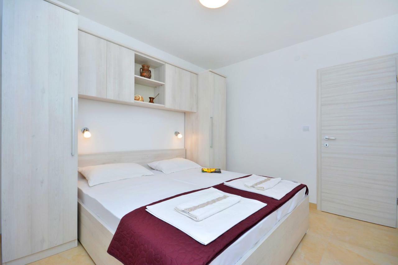 Apartment Reljic Seget Vranjica Buitenkant foto