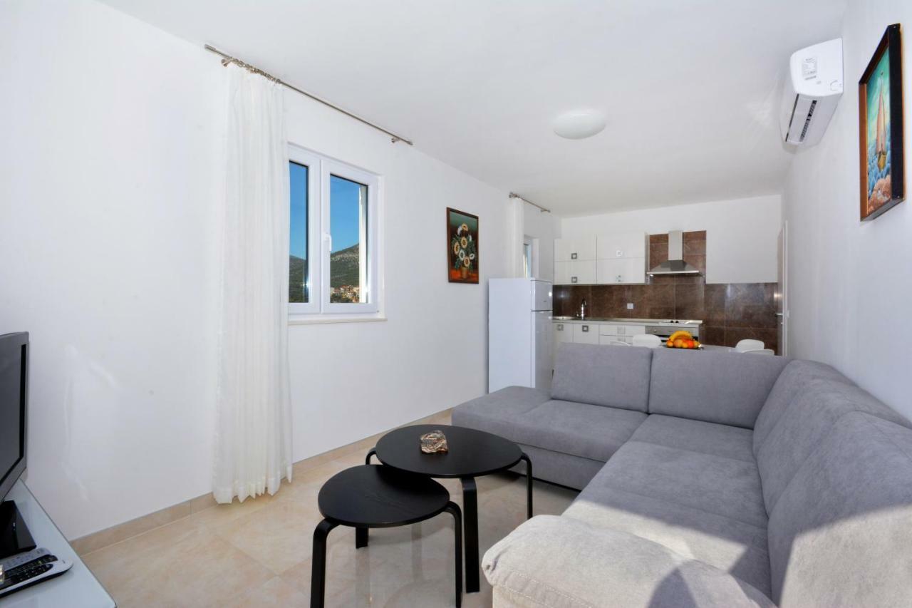 Apartment Reljic Seget Vranjica Buitenkant foto